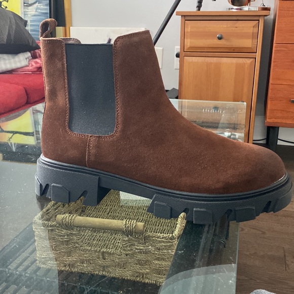 Suede Chelsea boots - Picture 2 of 3